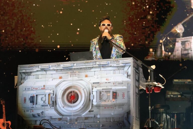Alex Syntek reúne a miles en Tecámac durante festejos por el Día de las Madres