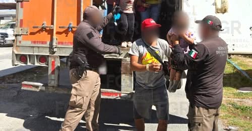 Condenan a casi 13 años de prisión a hombre que transportaba 98 migrantes en tractocamión en San Luis Potosí