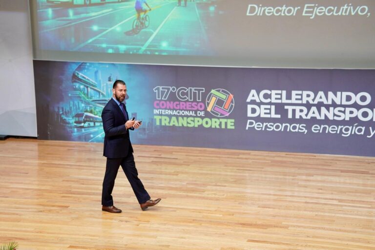 El transporte concesionado moviliza más usuarios y recibe menos recursos: Adrián Escamilla