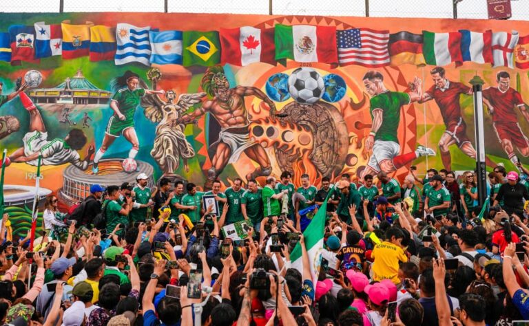 Gustavo A. Madero rompe Récord Guinness con el mural futbolístico más grande del mundo