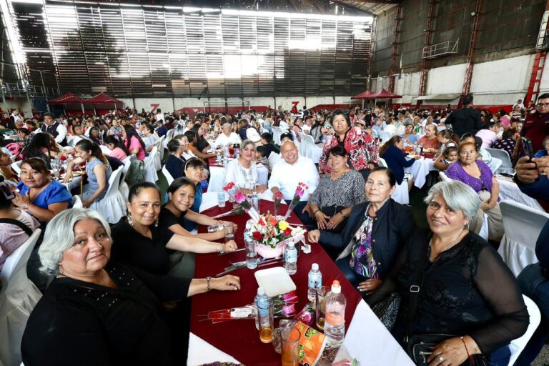 Las madres son nuestra mayor felicidad: Raciel Pérez