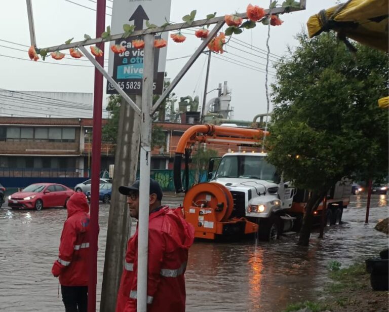Lluvias activan operativo de emergencia en Tlalnepantla