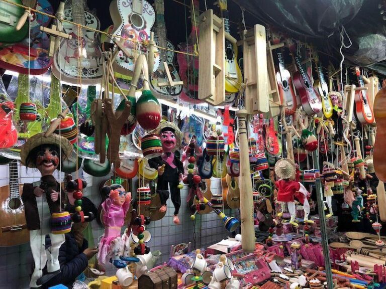 Réplicas chinas desplazan artesanías mexicanas y ponen en riesgo mercados tradicionales: Canaco CDMX