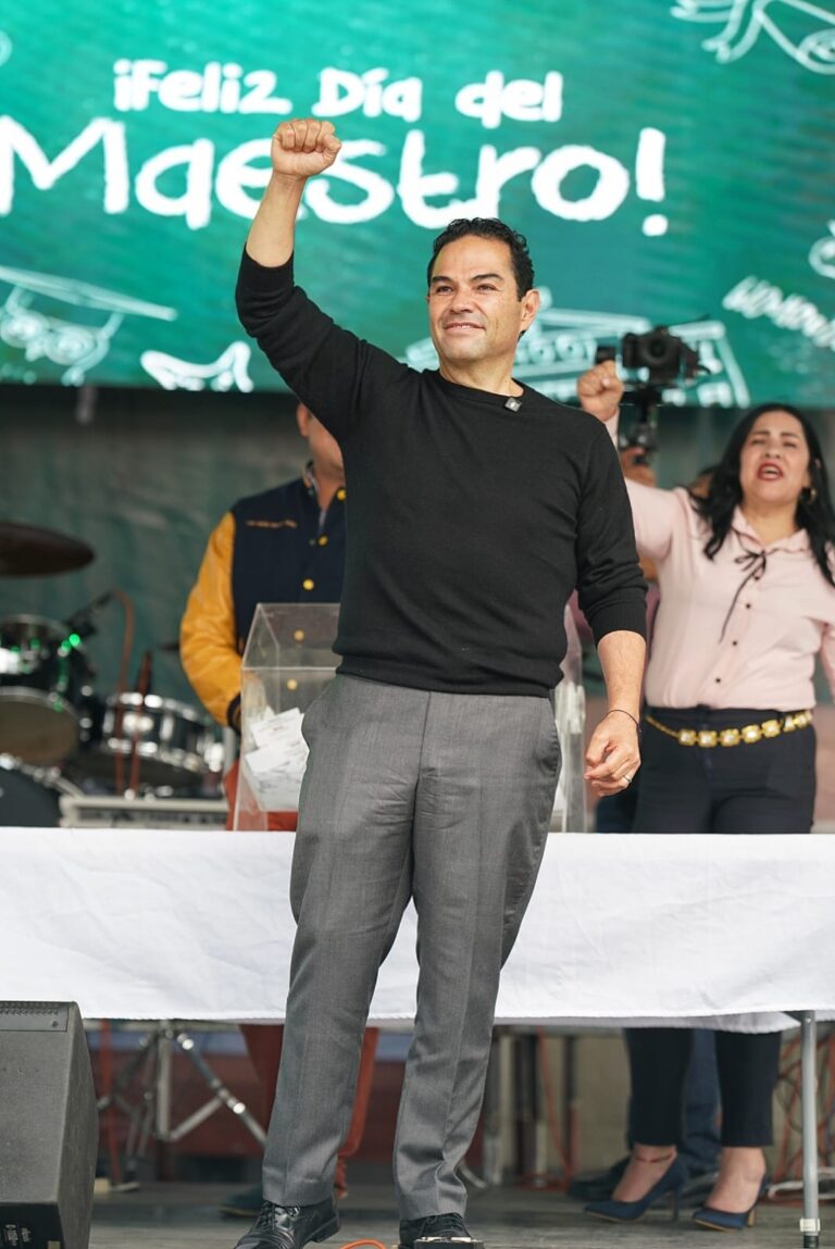 Huixquilucan reconoce a docentes en celebración por el Día del Maestro Huixquilucan reconoce a docentes en celebración por el Día del Maestro