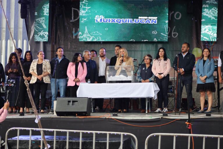 Huixquilucan reconoce a 700 docentes y anuncia continuidad de inversión educativo Huixquilucan reconoce a 700 docentes y anuncia continuidad de inversión educativo