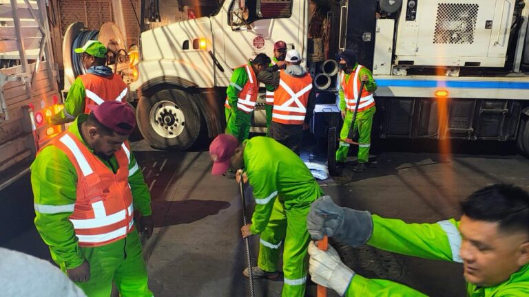 Naucalpan retira 308 metros cúbicos de azolve en Periférico Norte para reducir riesgo de inundaciones