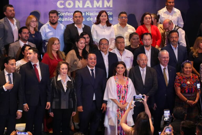 Janecarlo Lozano asume presidencia nacional de la CONAMM con respaldo de más de 400 alcaldes Janecarlo Lozano asume presidencia nacional de la CONAMM con respaldo de más de 400 alcaldes
