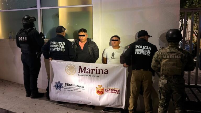 Detienen en Ecatepec a dos hombres tras asalto a comensales en negocio de comida en Las Américas Detienen en Ecatepec a dos hombres tras asalto a comensales en negocio de comida en Las Américas