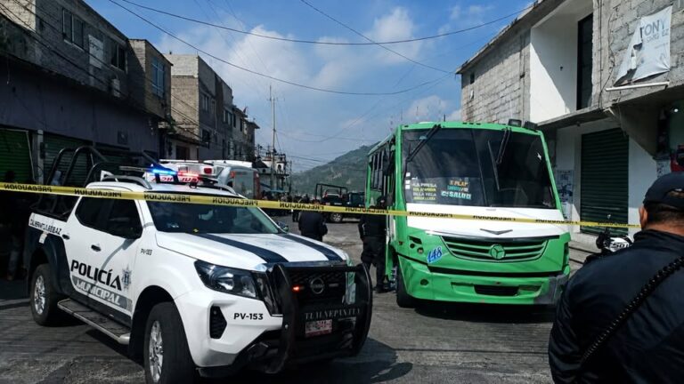 Ataque armado en transporte público de Tlalnepantla deja dos hombres muertos; Fiscalía del Edomex investiga