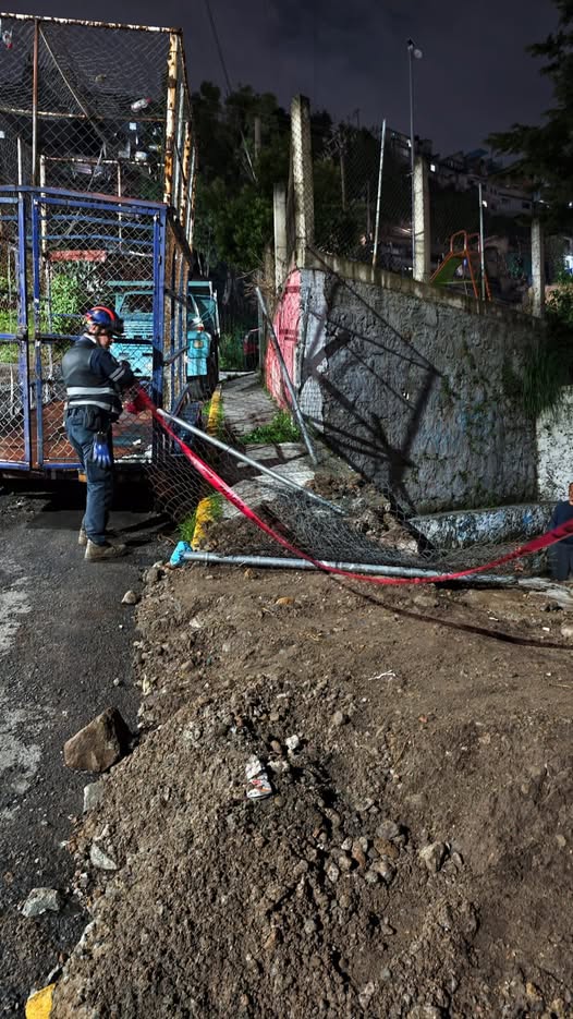 Atienden derrumbes e inundaciones tras intensas lluvias en Naucalpan