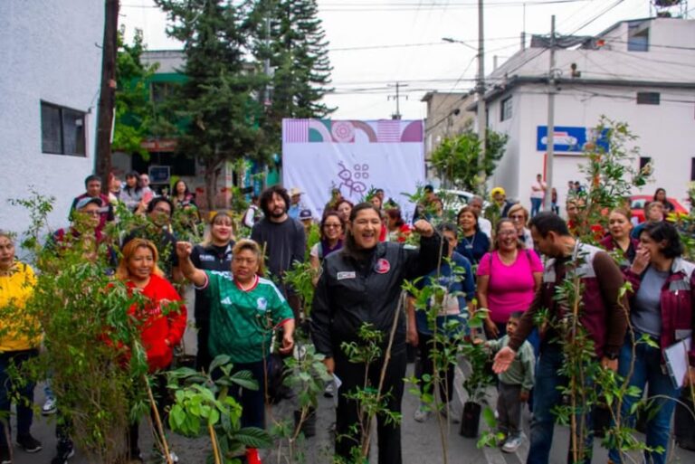 Azcapotzalco inicia estrategia de reforestación con árboles nativos y participación ciudadana.