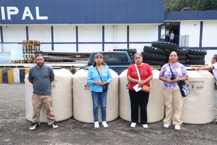 Amplían entrega de tinacos en Huixquilucan para fortalecer el almacenamiento de agua en hogare