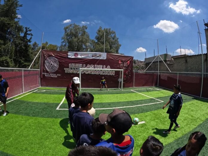 Rehabilitan cancha en Lomas de Chamapa como parte del programa Huellas del Mundial Social