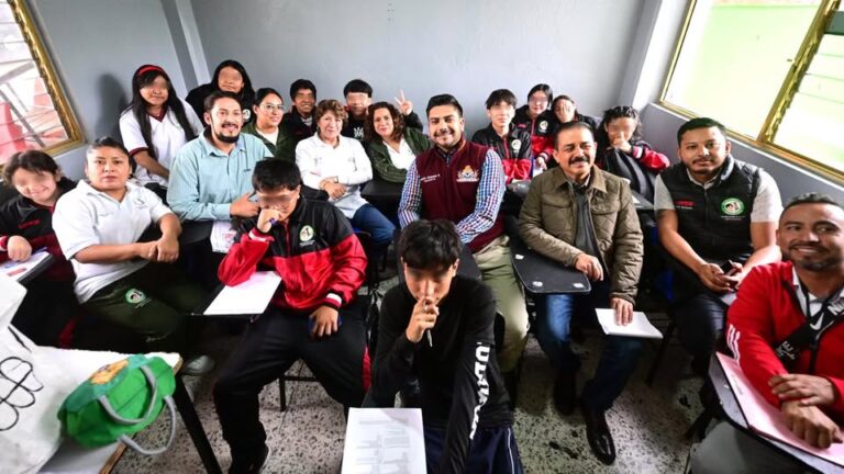 Preparatoria 384 de Nezahualcóyotl obtiene clave oficial y podrá acceder a programas educativos