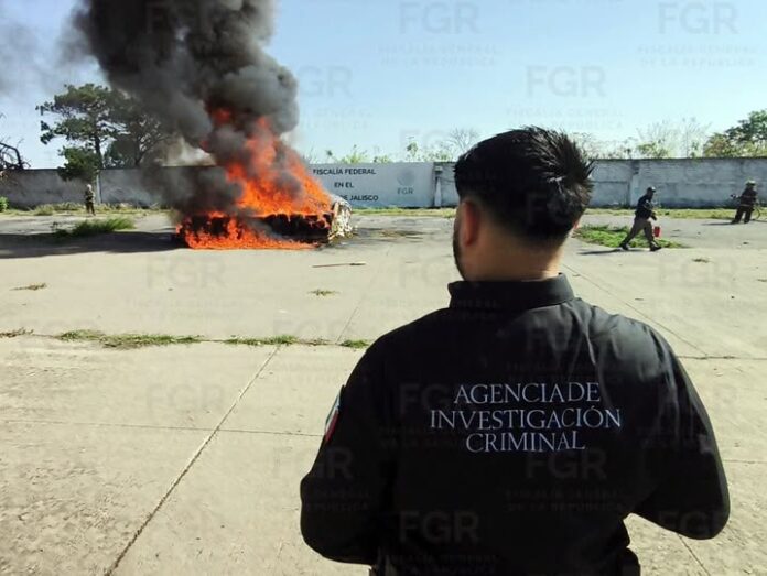 FGR incinera más de dos toneladas de marihuana, metanfetamina y miles de psicotrópicos en Zapopan