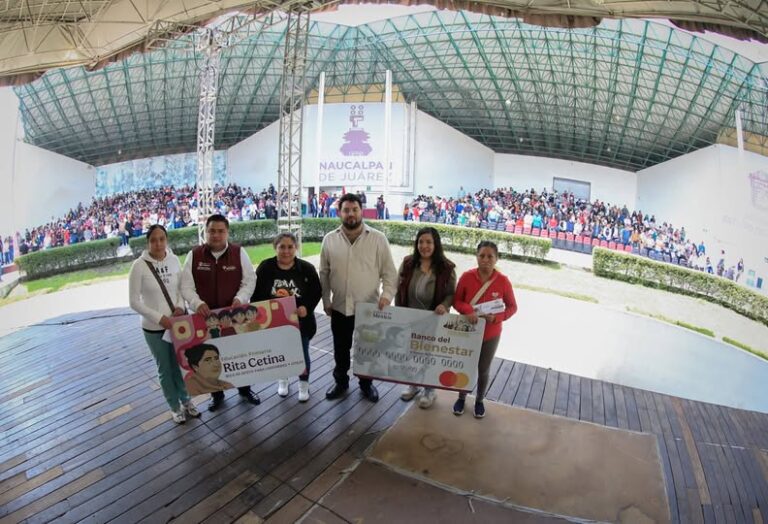 Entregan en Naucalpan apoyos de Becas Rita Cetina a más de 36 mil estudiantes de educación básica