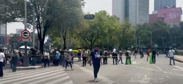 CNTE mantiene plantón; cierres en Reforma, obras del Metro y lluvias agravan la movilidad en la CDMX