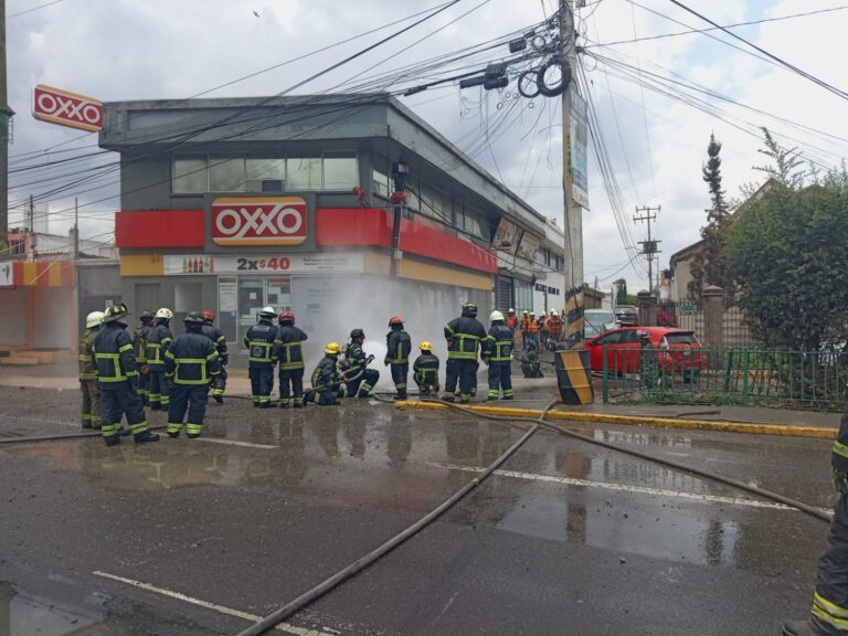 Evacúan a 850 personas por fuga de gas en oficinas del SAT Evacúan a 850 personas por fuga de gas en oficinas del SAT