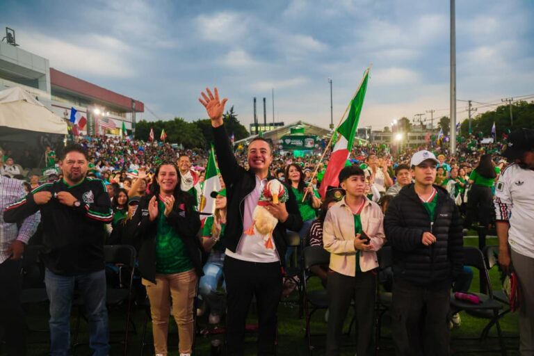 Más de 20 mil personas celebran triunfo de México en el Estadio GAM durante el Mundial Social