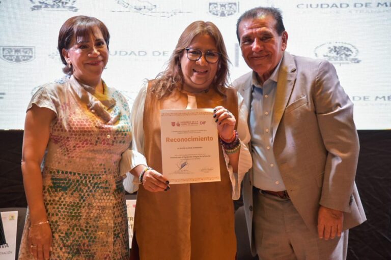 Reconocen trayectoria de trabajadores del DIF CDMX con hasta 40 años de servicio