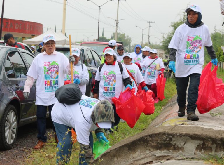 Más de 50 mil personas participan en jornada masiva de limpieza en Ecatepec Más de 50 mil personas participan en jornada masiva de limpieza en Ecatepec