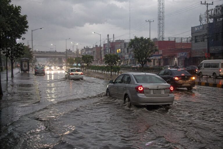 Alertan por lluvias intensas, granizo y fuertes vientos en gran parte de México; piden extremar precauciones