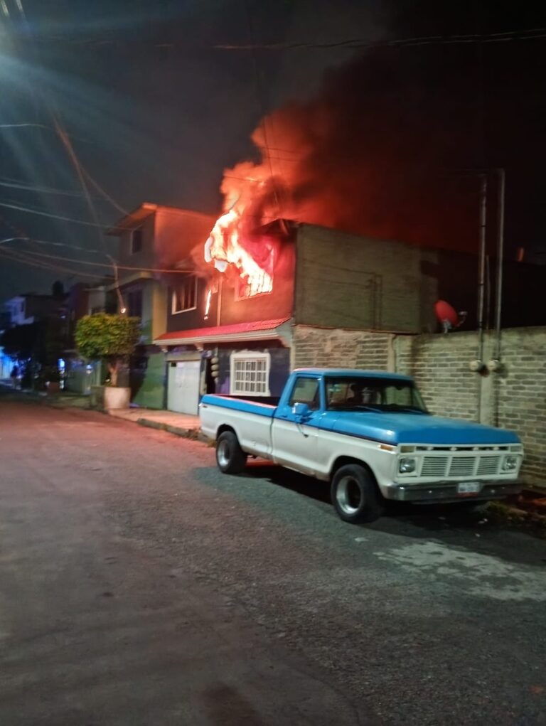 Policía y vecinos de Nezahualcóyotl reconstruyen la esperanza de familia que perdió todo en un incendio