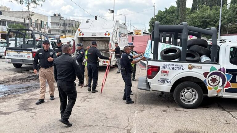 Retiran tres toneladas de objetos que obstruían calles y banquetas en Ecatepec