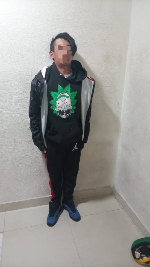 Detienen a un hombre por presuntos delitos contra la salud durante operativo en Tlalnepantla