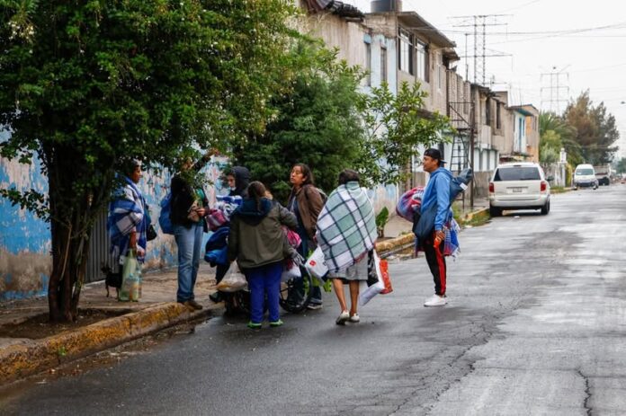 Permiten regreso de familias tras controlar fuga de gas natural en Nezahualcóyotl