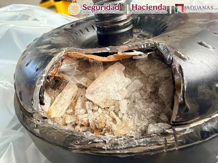 Aseguran tres kilos de presunta metanfetamina ocultos en estructura metálica en aeropuerto de Toluca
