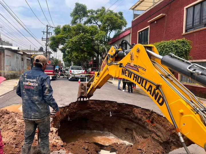 Inician trabajos para reparar hundimiento en la colonia Maravillas de Nezahualcóyotl