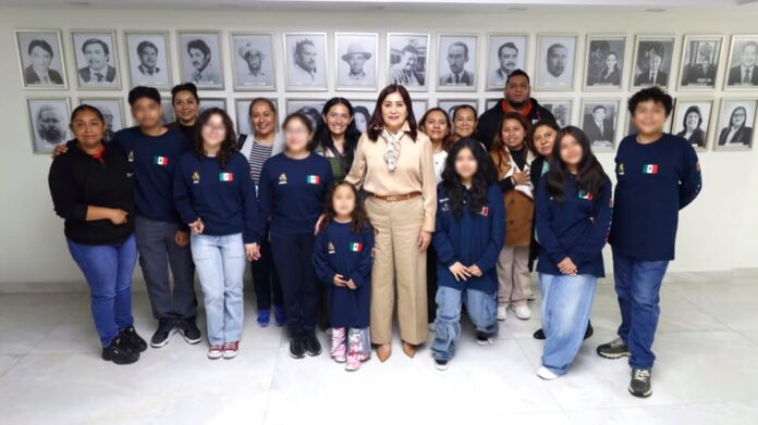 Tecámac respalda a estudiantes que competirán en torneos internacionales de robótica y matemáticas