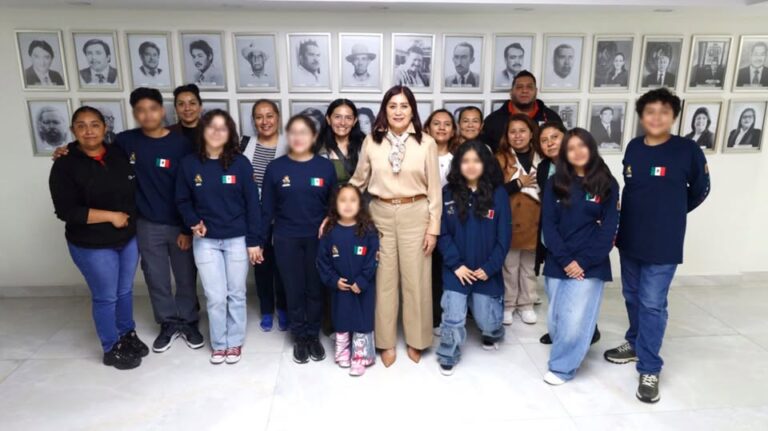 Tecámac respalda a estudiantes que competirán en torneos internacionales de robótica y matemáticas