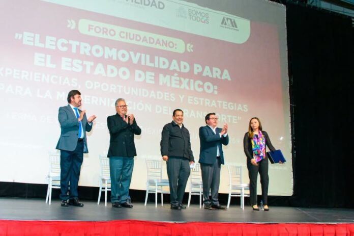 Edomex impulsa la electromovilidad para modernizar el transporte público con transportistas del Valle de Toluca