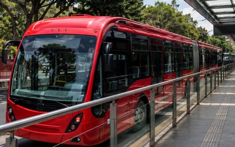 Muere una persona en estación Hospital General del Metrobús; servicio permanece parcialmente afectado por peritajes Muere una persona en estación Hospital General del Metrobús; servicio permanece parcialmente afectado por peritajes