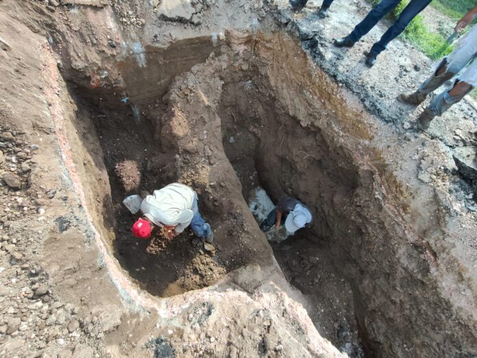 Reparan histórica fuga de agua que dañó por más de ocho años la avenida Bosques de Bolognia en Cuautitlán Izcalli