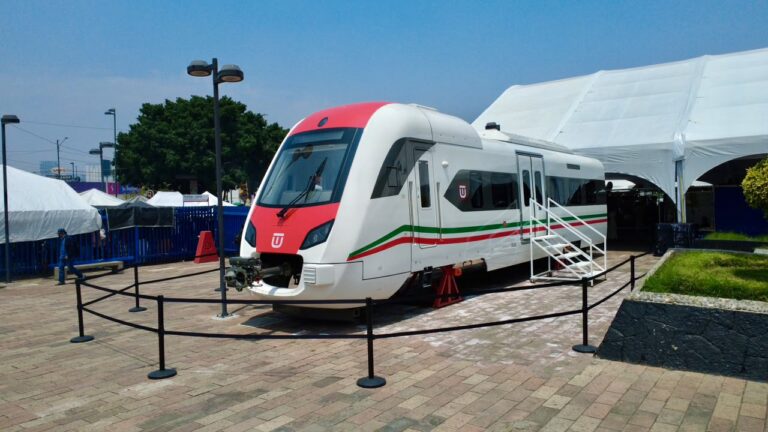 Supervisan diseño del tren México-Pachuca; primer convoy llegará este mes desde China Supervisan diseño del tren México-Pachuca; primer convoy llegará este mes desde China