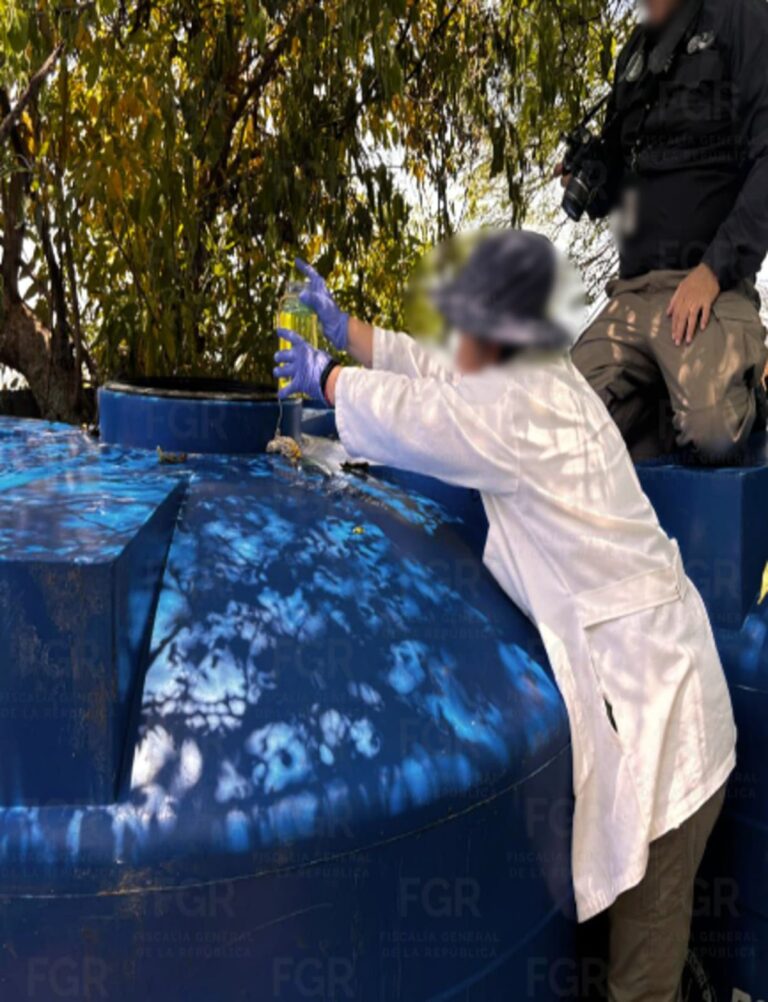 Asegura FGR 13 mil 500 litros de hidrocarburo y desmantela presunto centro de almacenamiento ilegal en Jalisco Asegura FGR 13 mil 500 litros de hidrocarburo y desmantela presunto centro de almacenamiento ilegal en Jalisco
