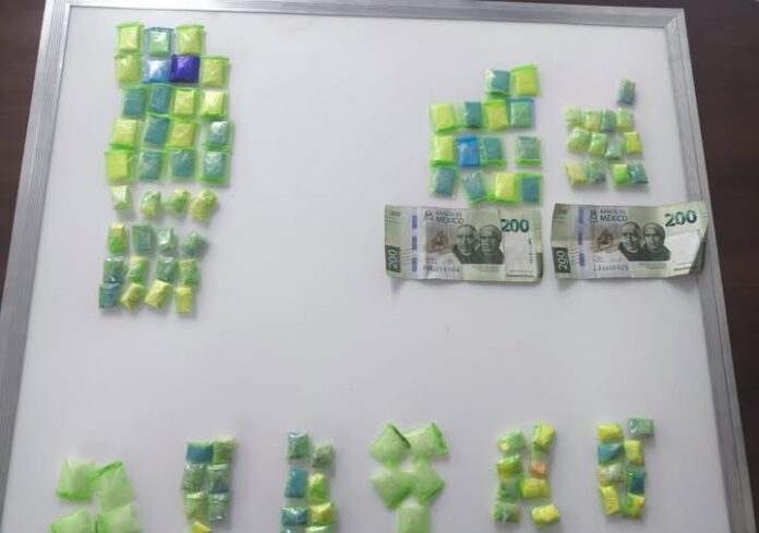 Operativo en San Juan Ixhuatepec deja ocho detenidos y el aseguramiento de más de 100 dosis de presunta droga