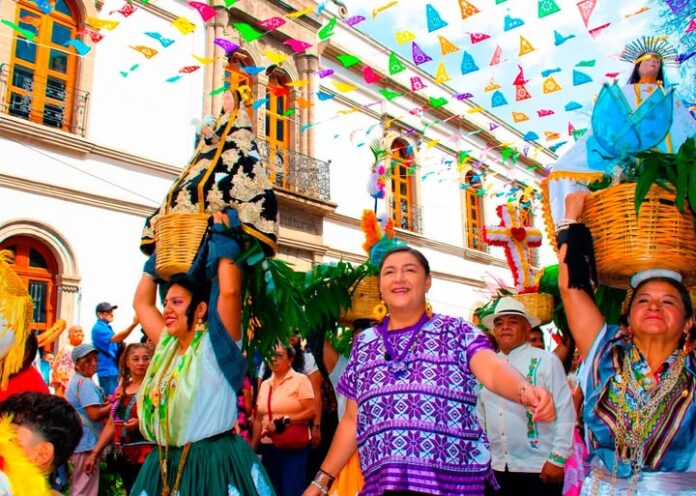 Guelaguetza reúne a miles de personas y fortalece la tradición cultural en Azcapotzalco