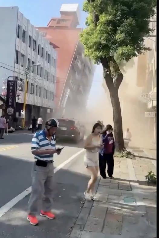 Sismo de magnitud 7.7 sacude Indonesia; deja al menos dos muertos y provoca alerta de tsunami