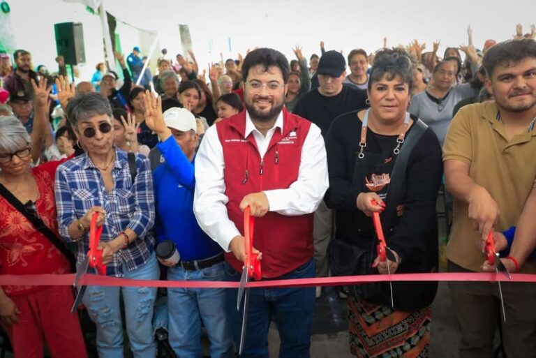 Naucalpan busca revertir rezago en colonias; entrega nueva vialidad de concreto hidráulico en El Molinito