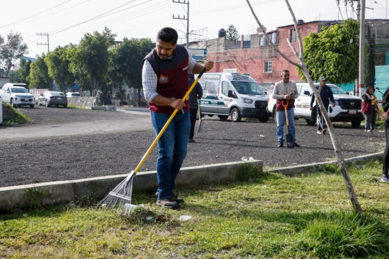 Más de mil servidores públicos limpian Bordo de Xochiaca para reducir riesgos de inundación en Neza