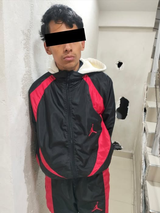 Detienen en Tlalnepantla a motociclista con 30 cápsulas de presunta droga