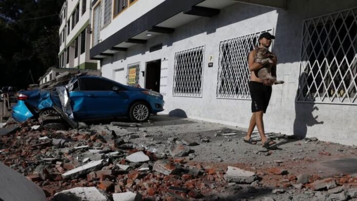 Terremoto de magnitud 7.4 sacude Colombia; deja al menos 20 muertos y severos daños