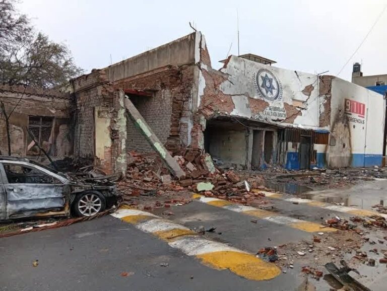 Ataque con explosivo contra comandancia de Ojocaliente deja 11 heridos Ataque con explosivo contra comandancia de Ojocaliente deja 11 heridos