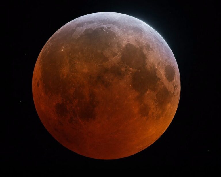 Eclipse lunar oscurece gran parte de la Luna y ofrece espectáculo nocturno en México