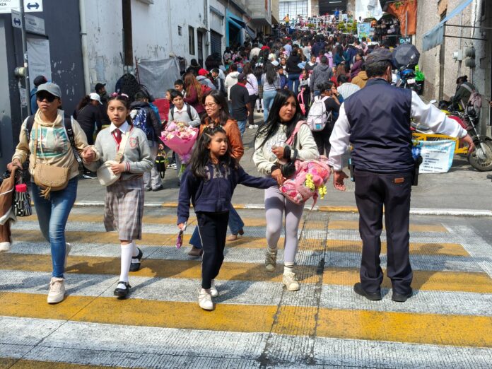 Huixquilucan vigilará escuelas y paraderos desde las 05:00 horas por regreso a clases