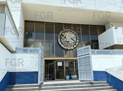 Aseguran 3 mil 500 litros de hidrocarburo en Degollado; FGR abre investigación Aseguran 3 mil 500 litros de hidrocarburo en Degollado; FGR abre investigación